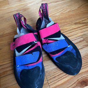 La Sportiva Kubo Climbing Shoes - Size 9